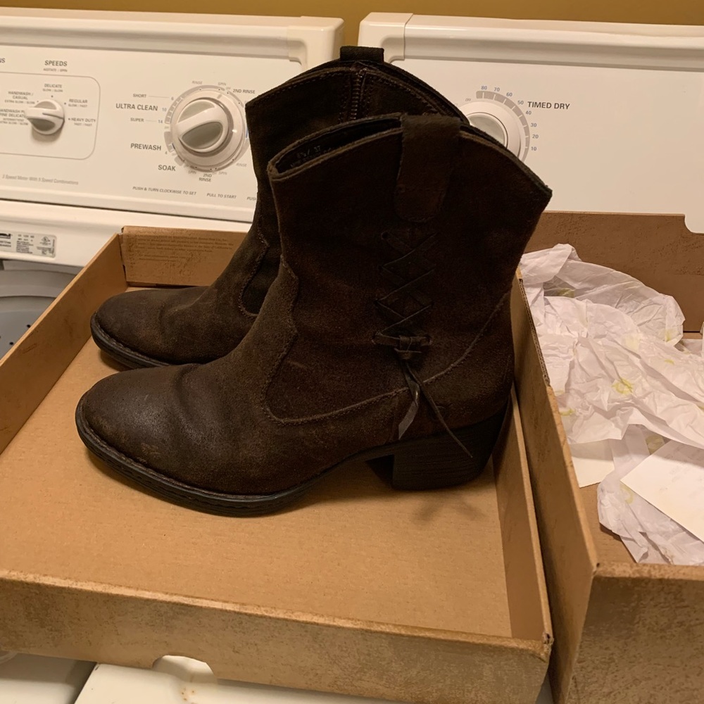 Born Karin Brown Western Booties 6.5